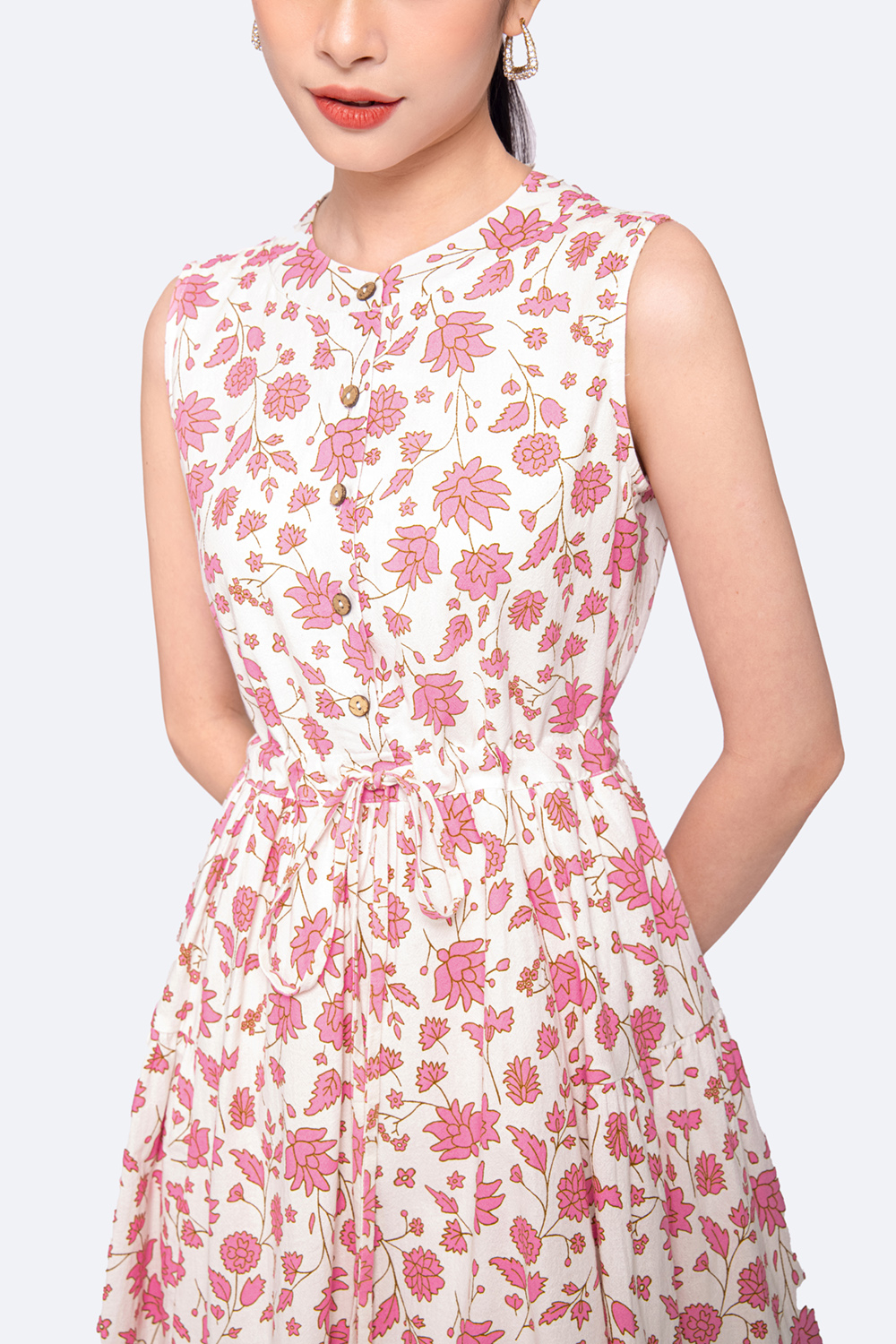 Đầm sát nách dáng xòe họa tiết hoa nhấn eo