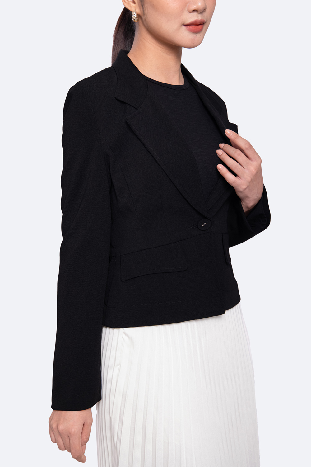 Áo khoác nữ màu đen tay dài