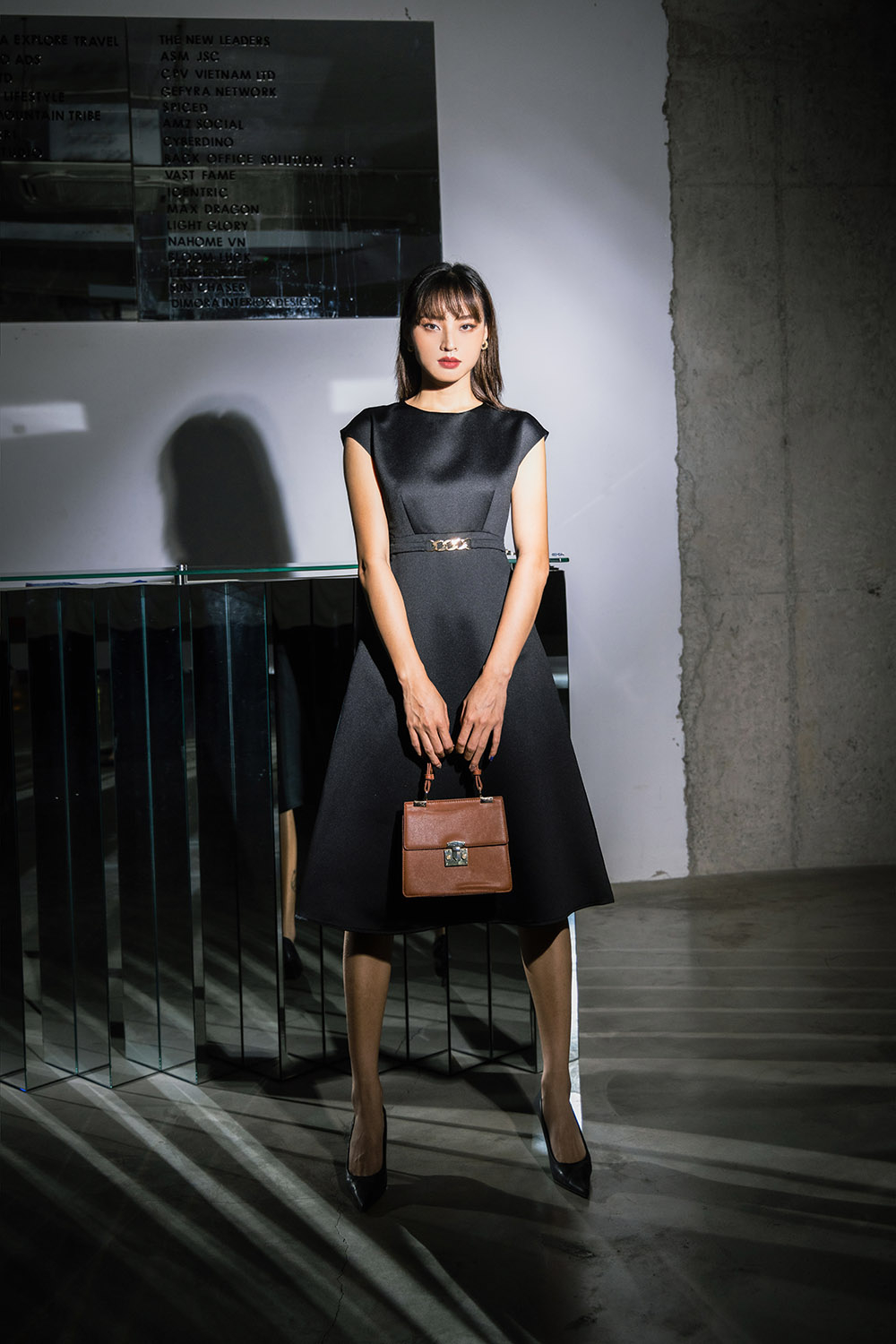 Đầm đen dáng xòe tay hến phối belt eo KK119-02