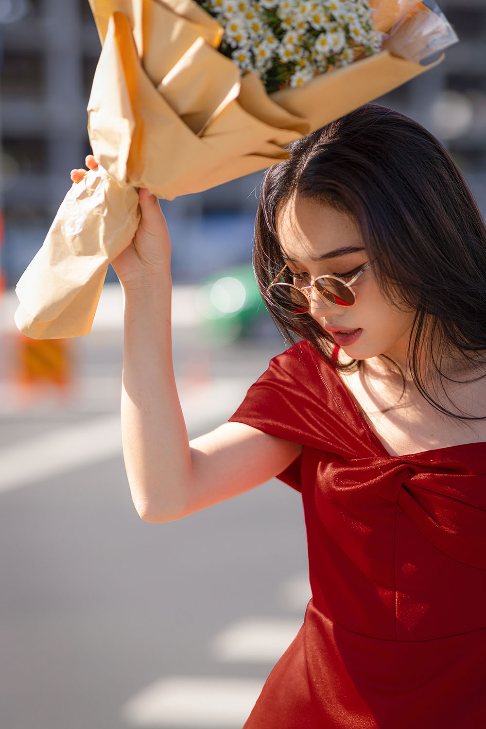 Áo kiểu màu đỏ trễ vai peplum