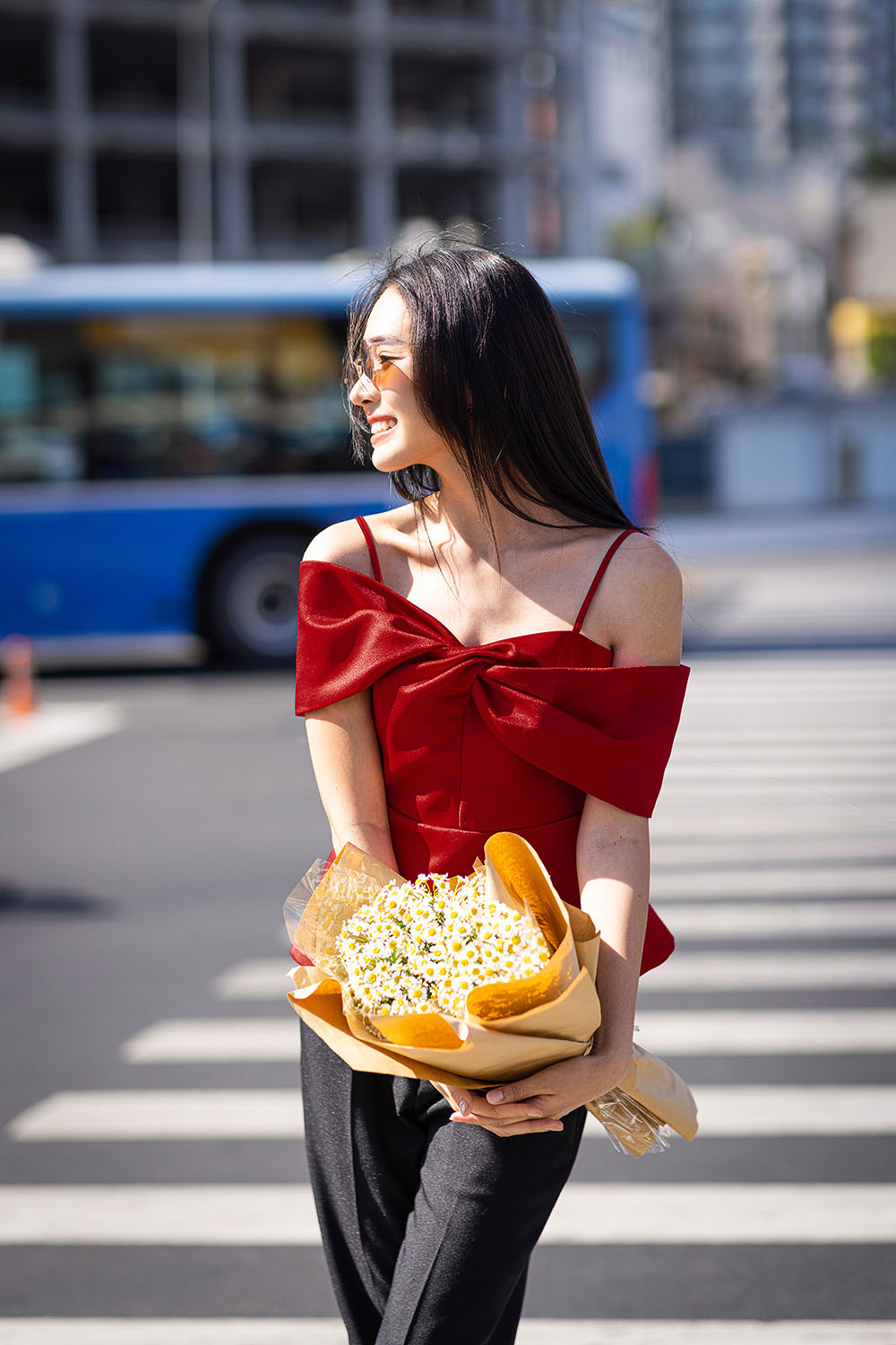 Áo kiểu màu đỏ trễ vai peplum