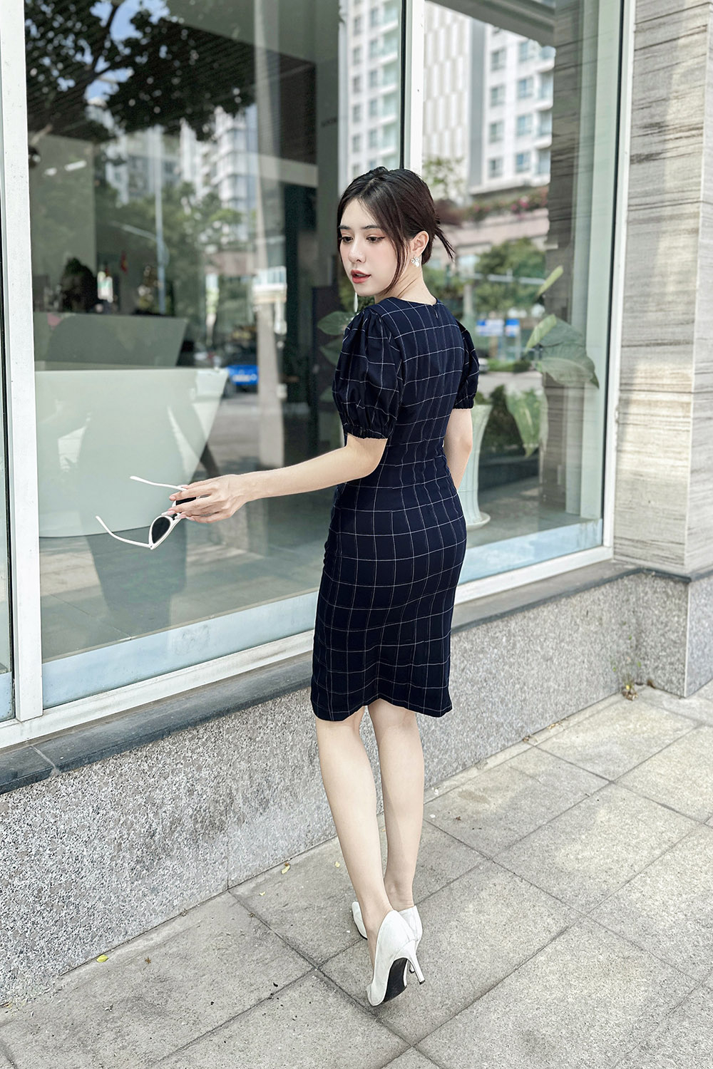 Đầm chữ a họa tiết caro cổ V