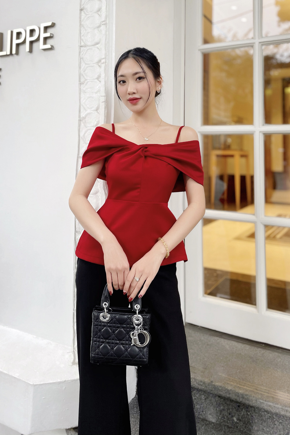 Áo kiểu màu đỏ trễ vai peplum