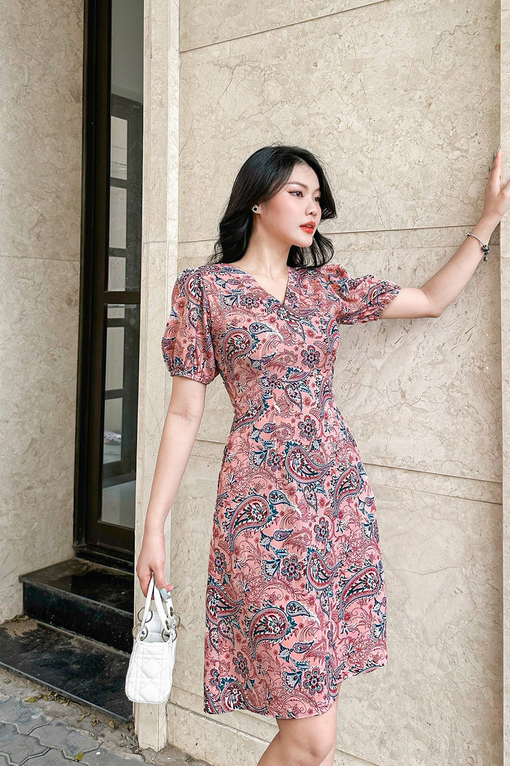 Đầm công sở họa tiết dáng chữ A cổ V