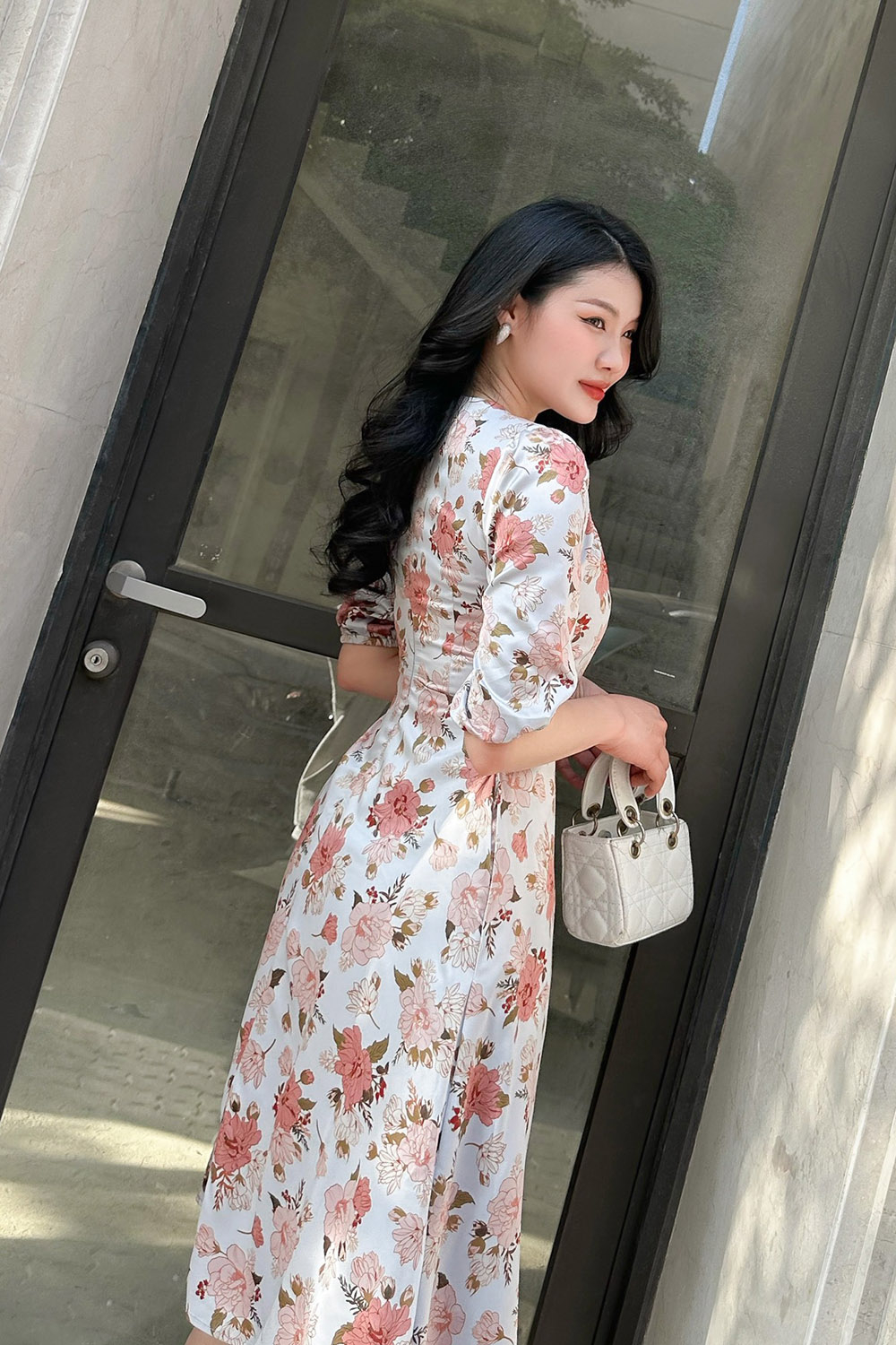 Đầm lụa hoa dáng xòe cổ tròn tay lửng