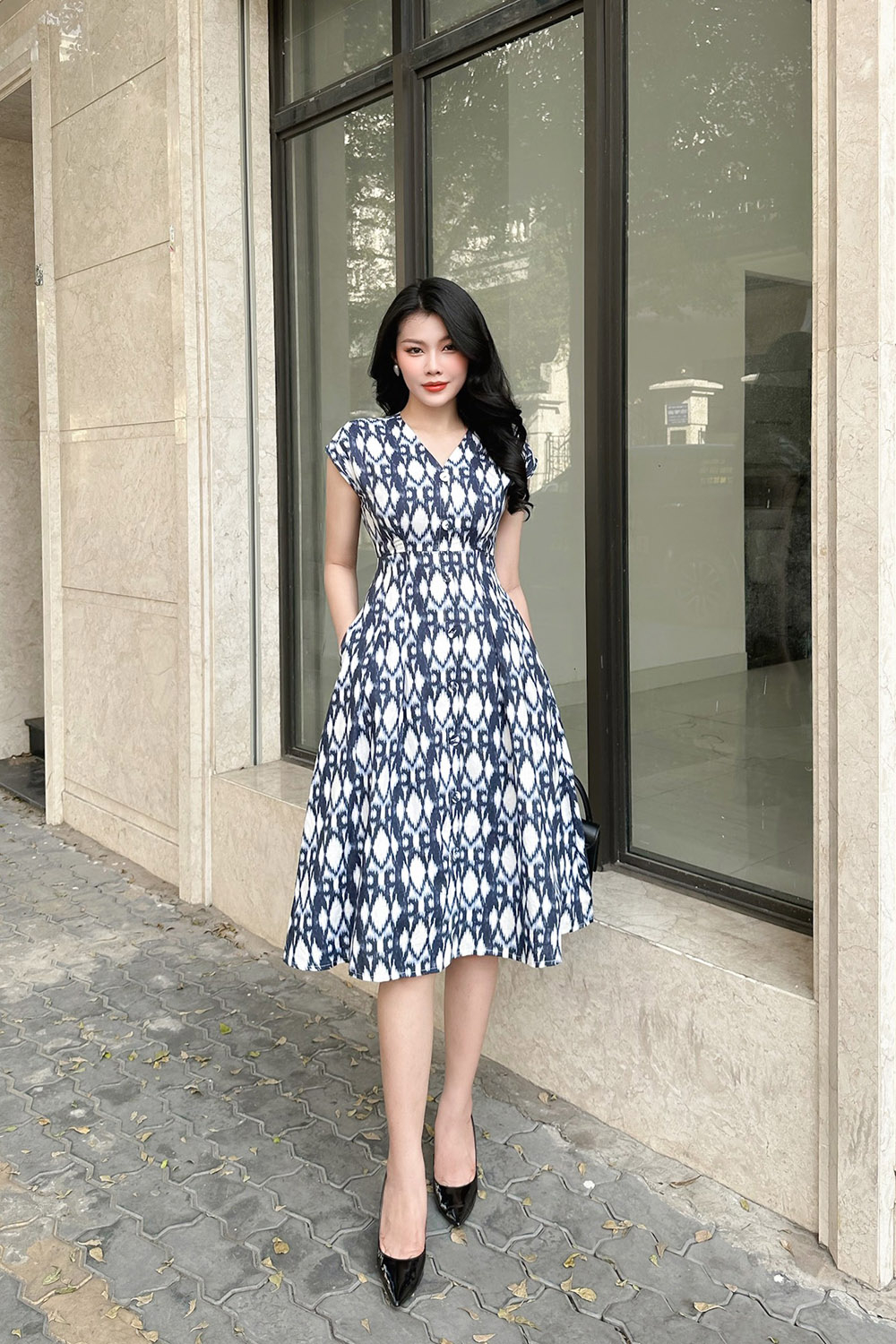 Đầm xòe công sở sát nách cổ V