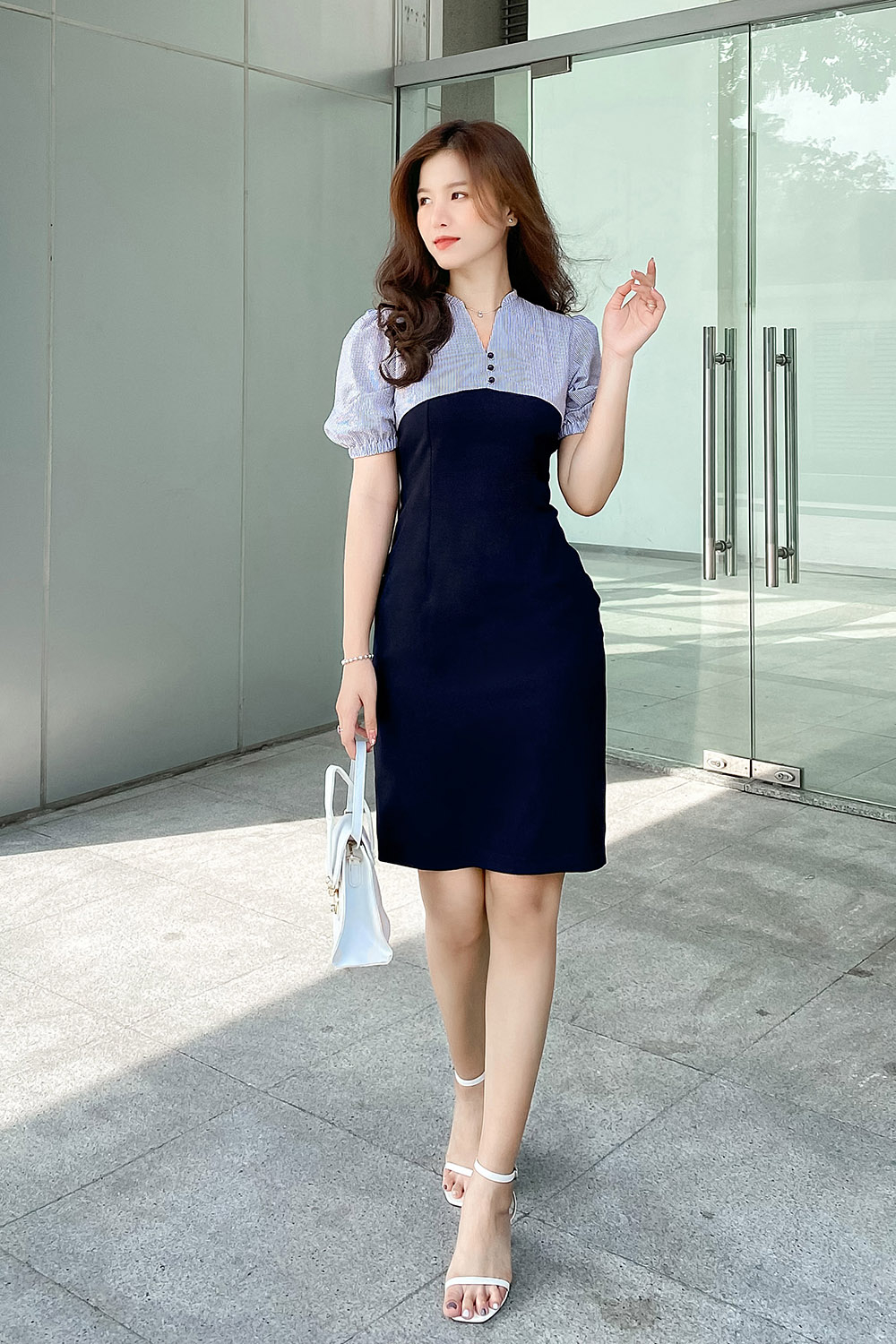 Đầm đen công sở dáng ôm nhẹ phối màu