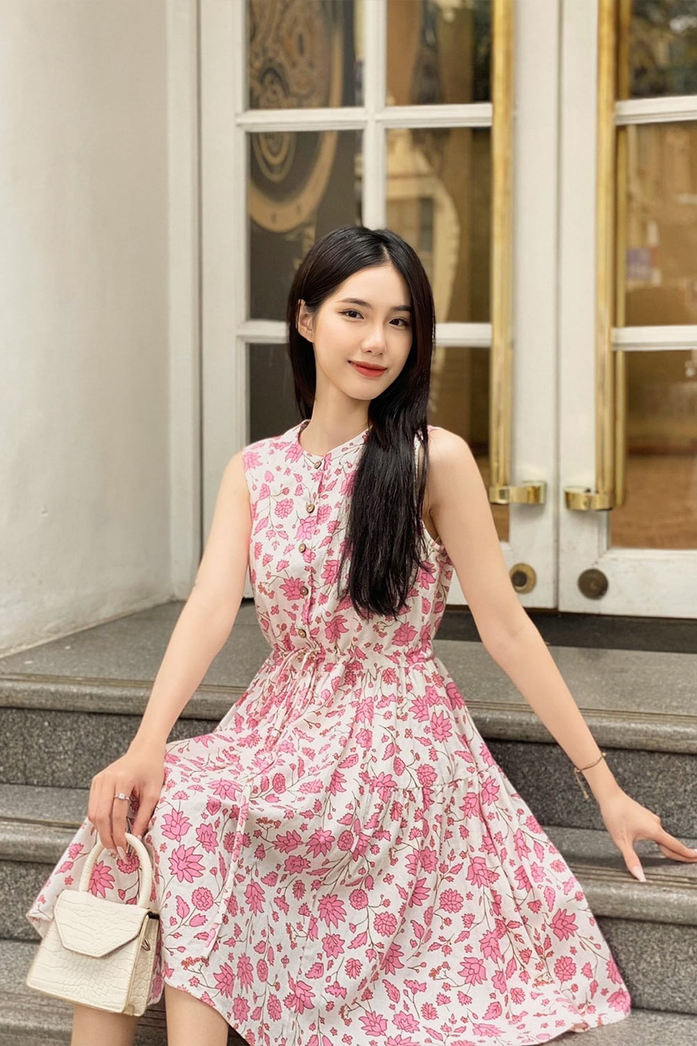 Đầm sát nách dáng xòe họa tiết hoa nhấn eo