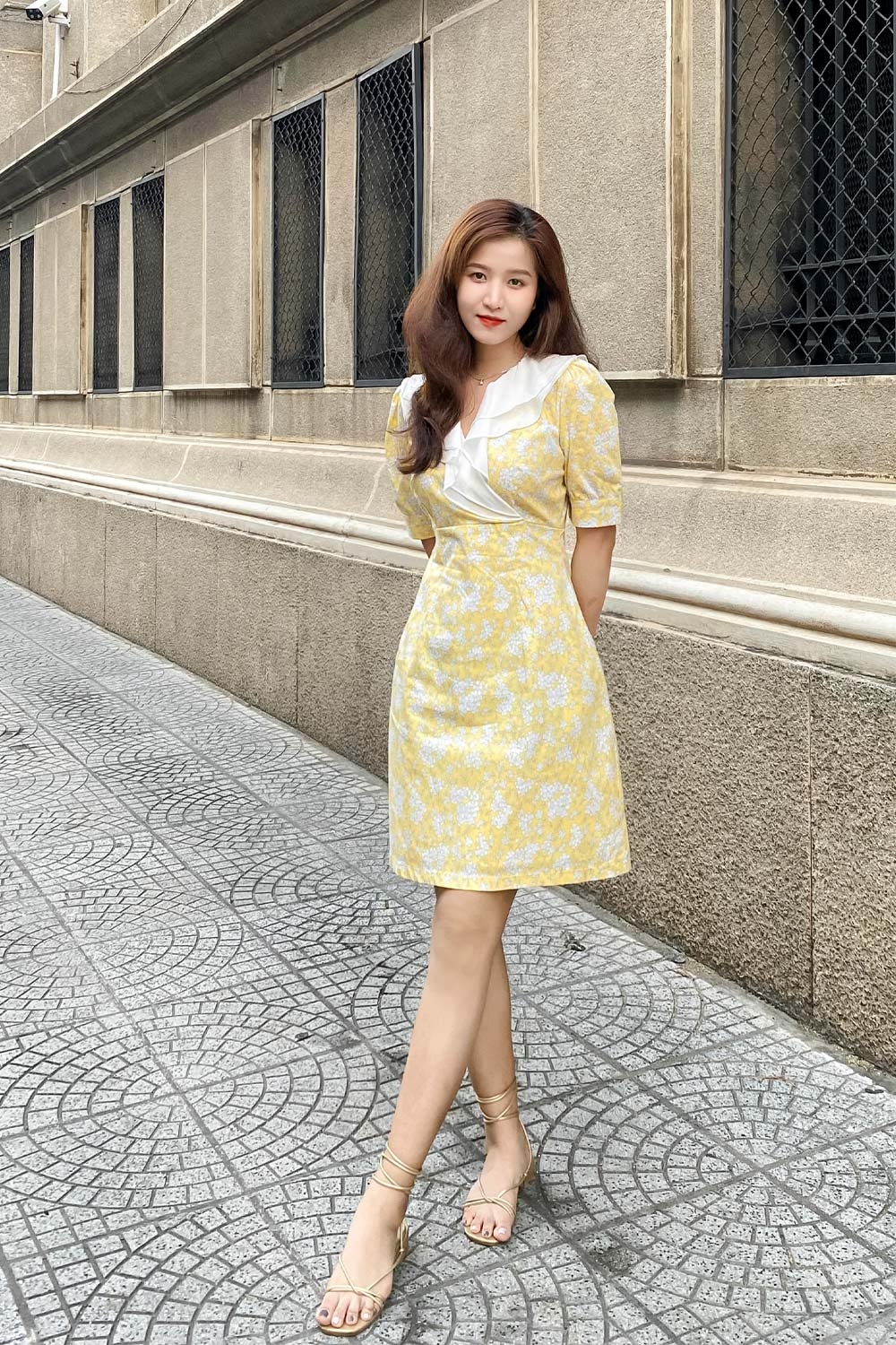 Đầm hoa dáng chữ A cổ V viền bèo