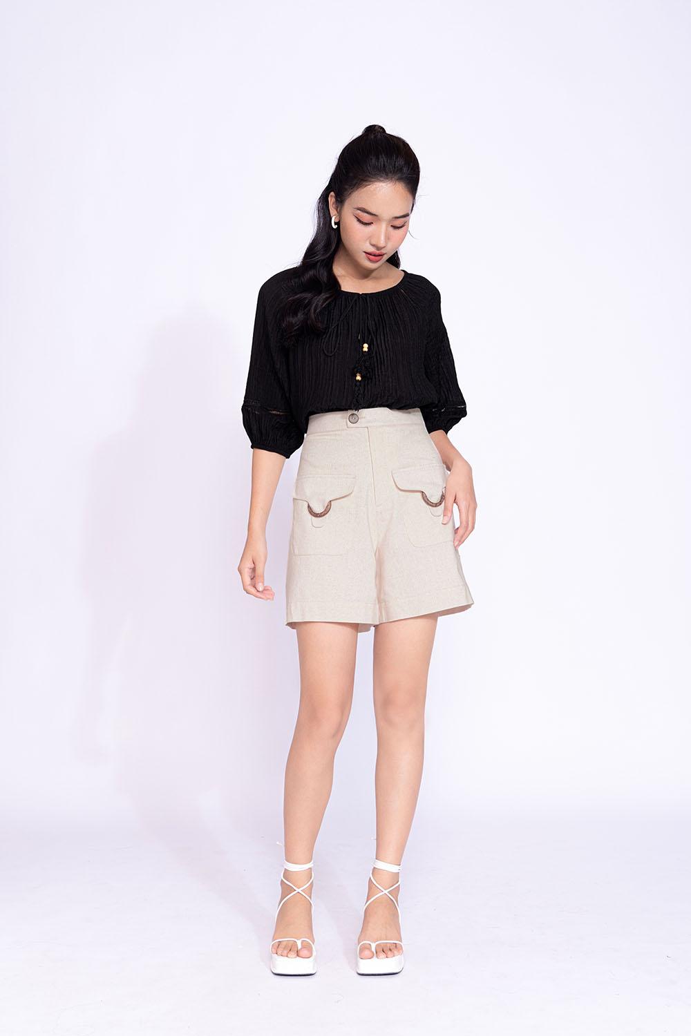 Áo kiểu nữ màu đen cổ phối nơ