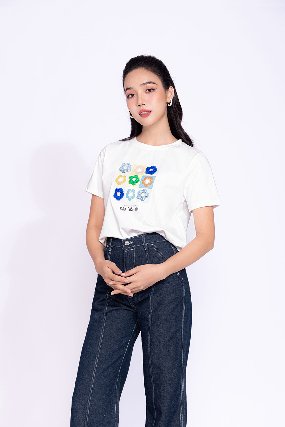 Áo thun cotton nữ màu trắng đính hoa nổi