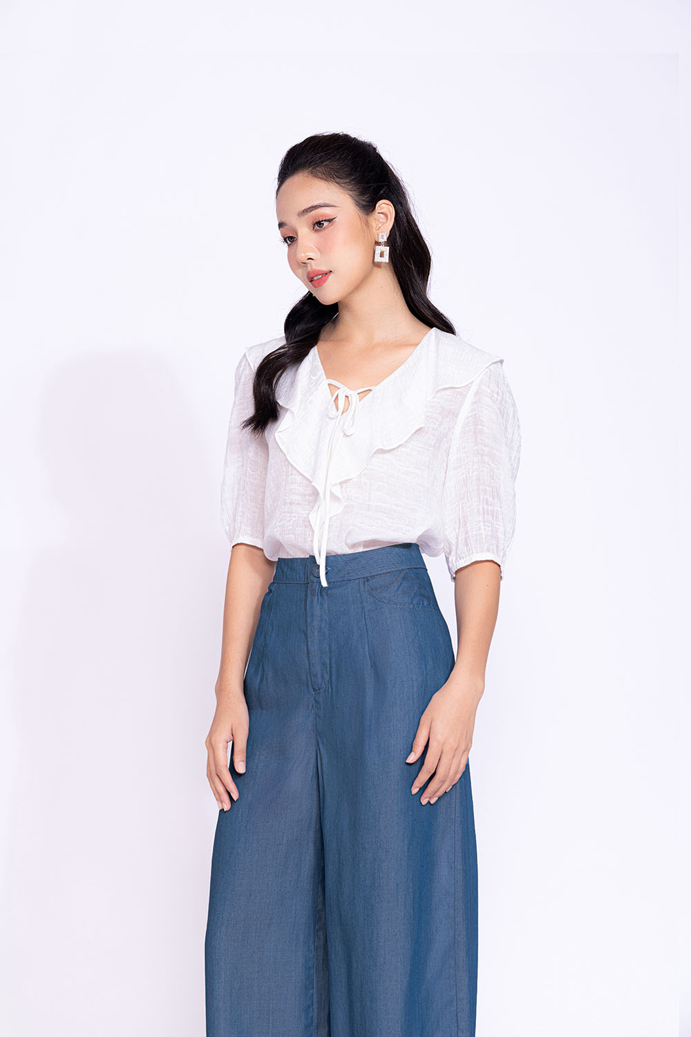 Áo trắng kiểu công sở cổ viền bèo thắt nơ