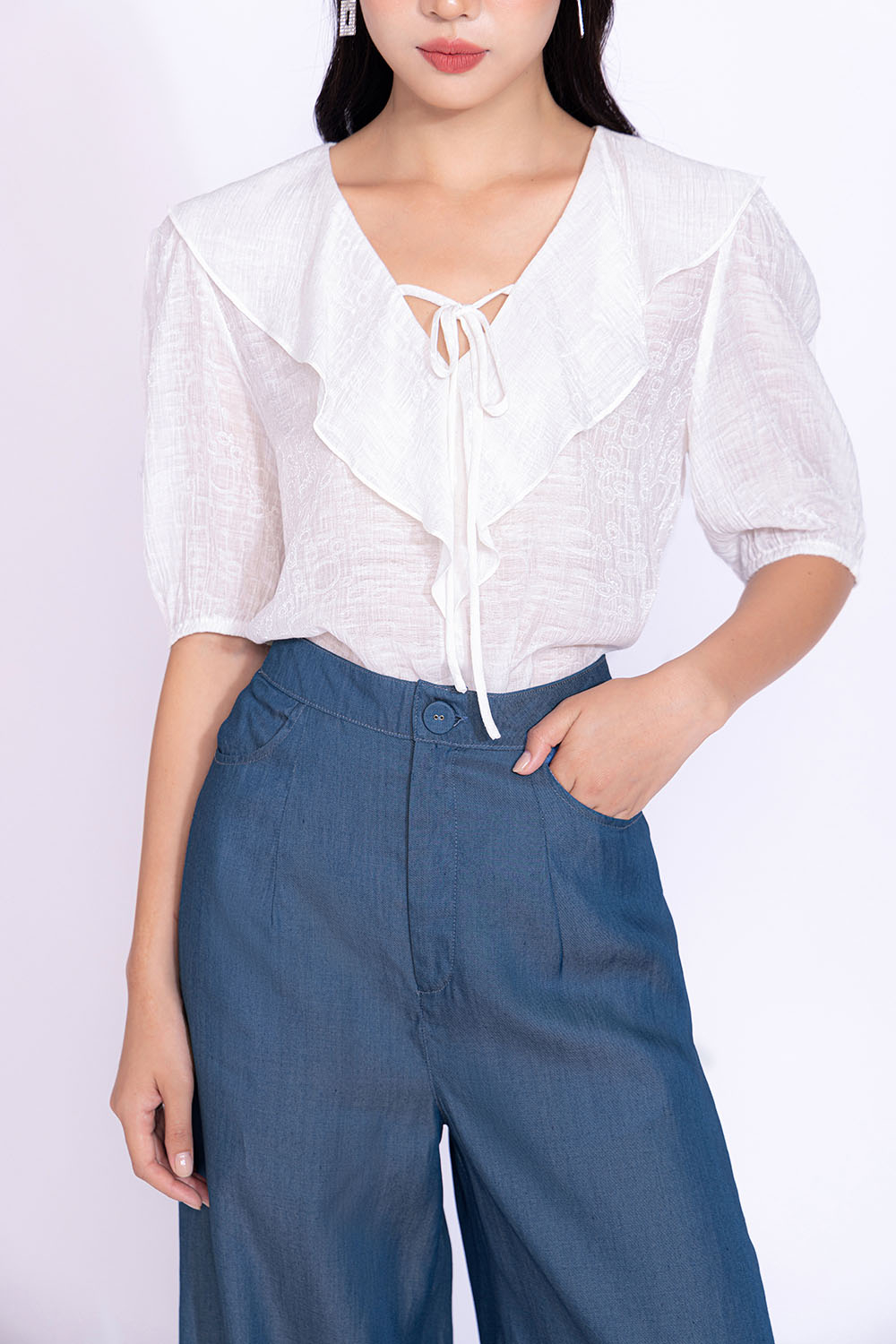 Áo trắng kiểu công sở cổ viền bèo thắt nơ