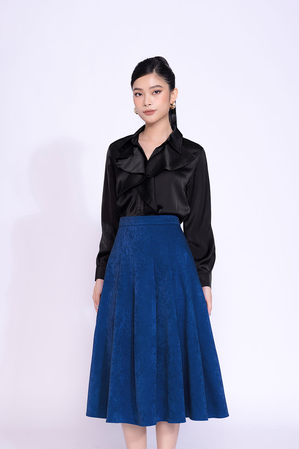 Áo sơ mi công sở màu đen phối bèo