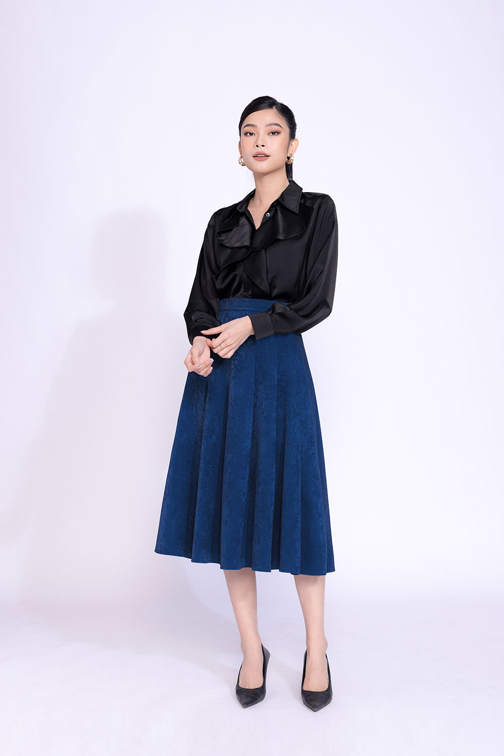 Áo sơ mi công sở màu đen phối bèo