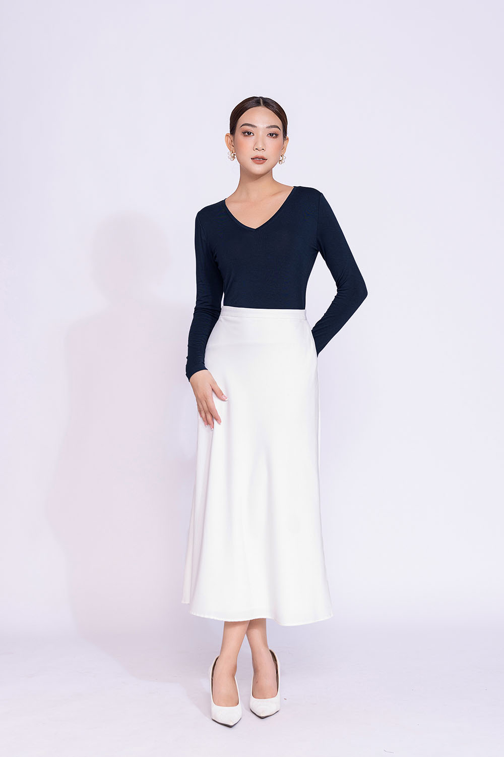 Áo thun ôm màu xanh tay dài cổ V