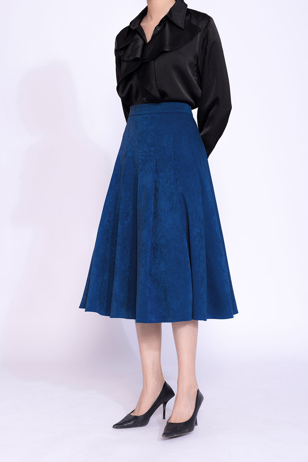 Chân váy midi dáng xòe xếp ly