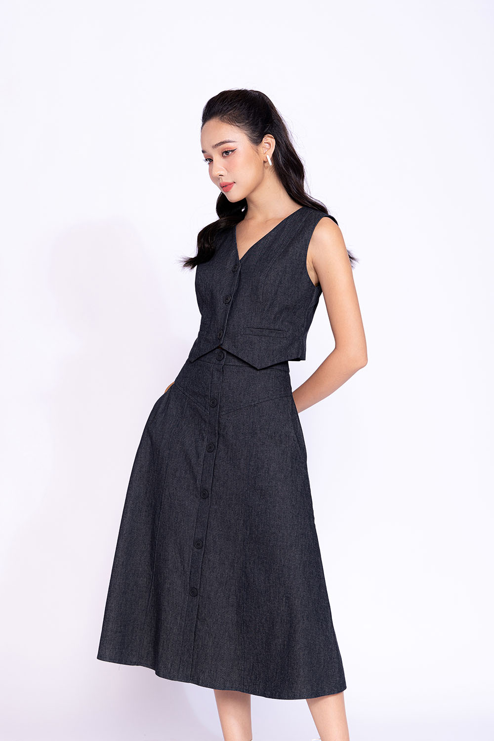 Chân váy denim dáng chữ A phối nút