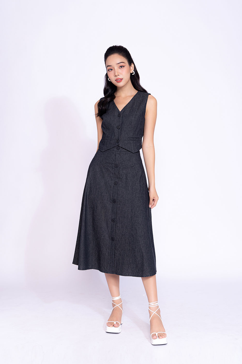 Chân váy denim dáng chữ A phối nút