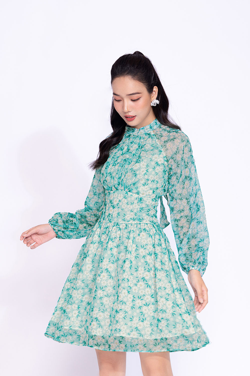 Đầm voan hoa nhấn eo dáng xòe