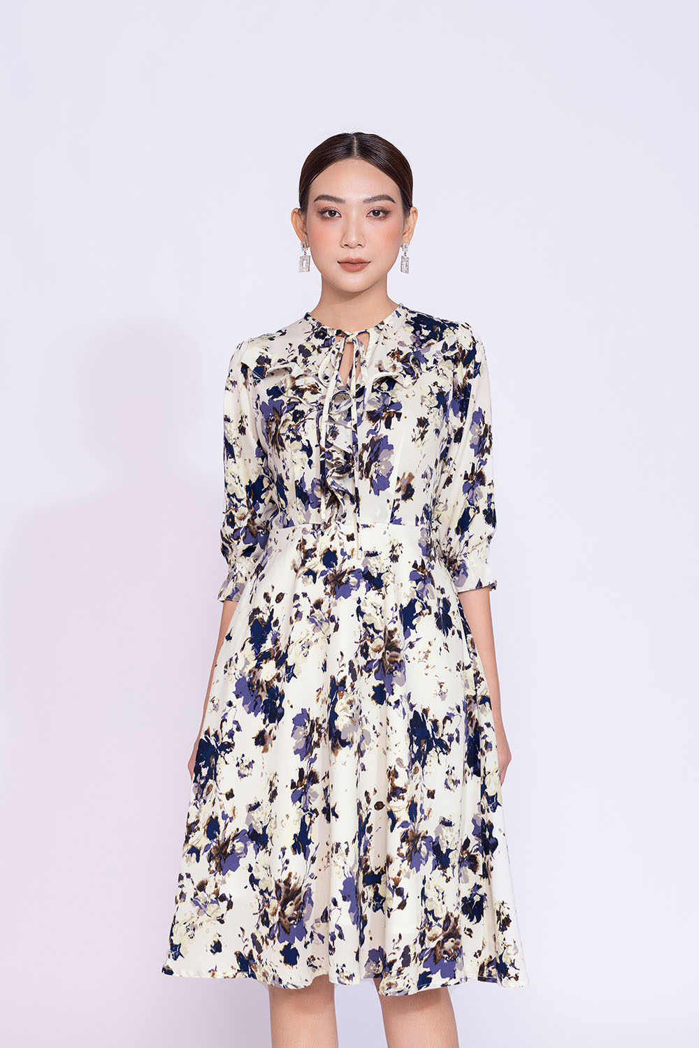 Đầm xòe hoa phối nơ viền bèo