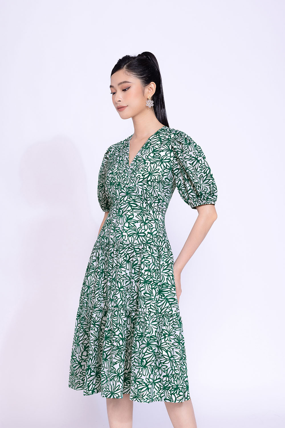 Đầm xòe hạ eo họa tiết hoa cổ V