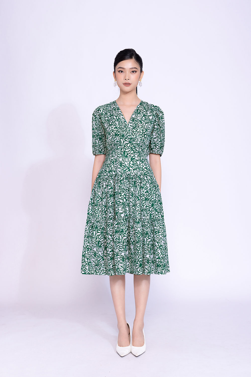 Đầm xòe hạ eo họa tiết hoa cổ V