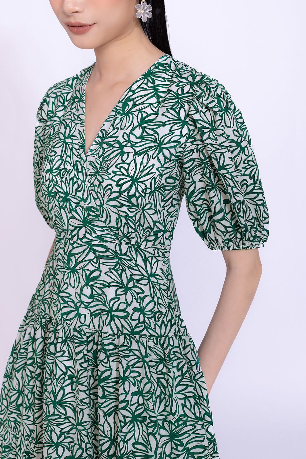 Đầm xòe hạ eo họa tiết hoa cổ V