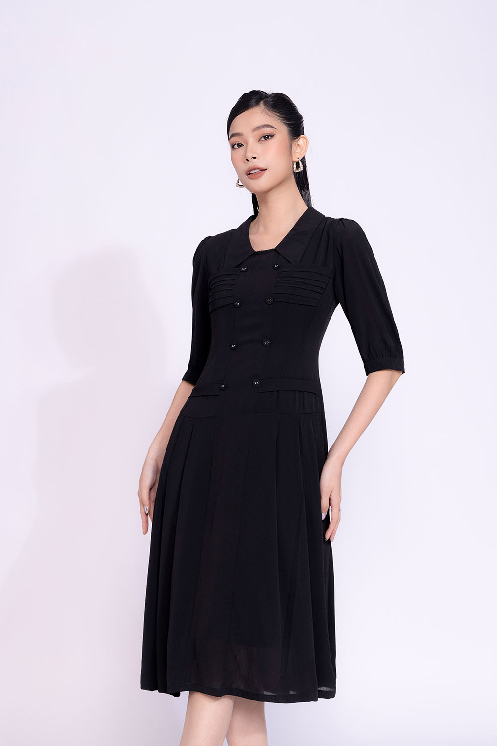 Đầm đen hạ eo dáng xòe phối nút KK130-33 | Thời trang công sở K&K ...