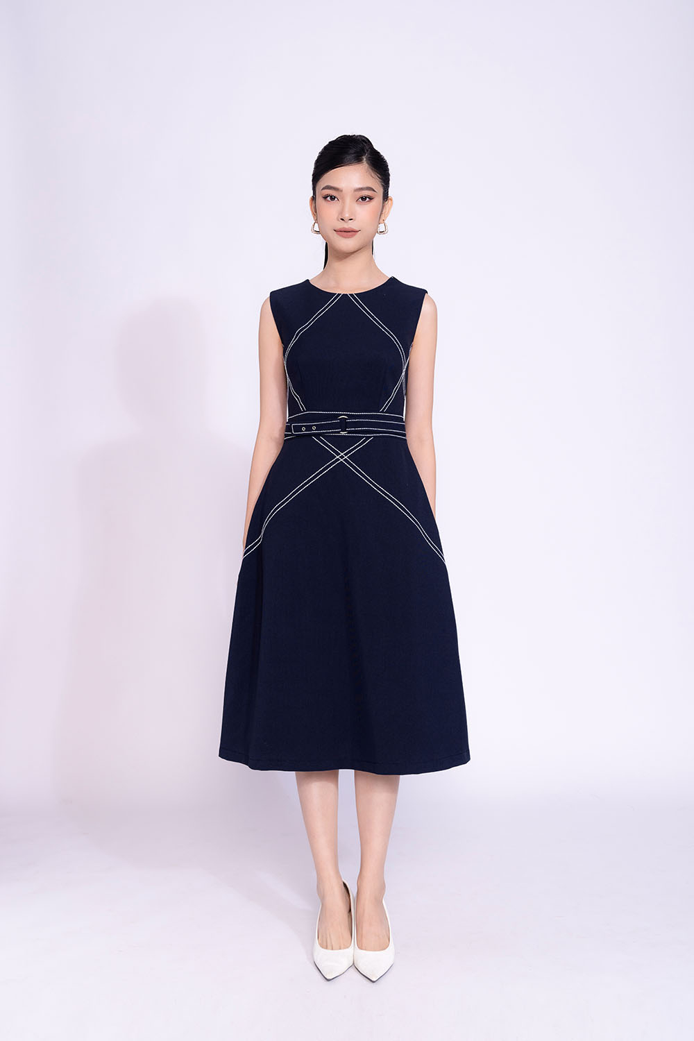 Đầm chữ A sát nách phối chỉ trắng