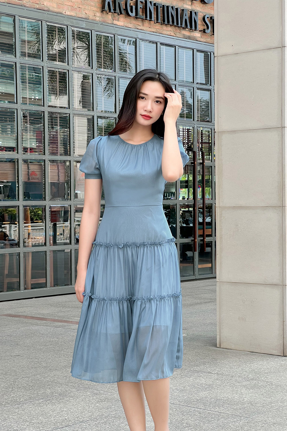 Đầm midi dáng đuôi cá viền bèo