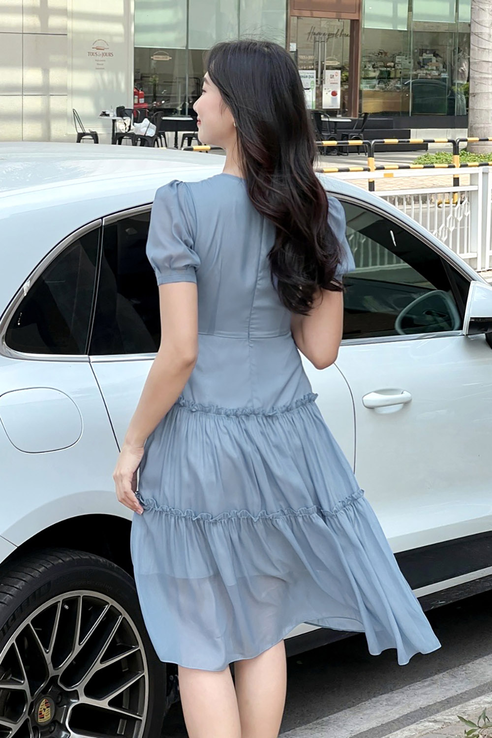 Đầm midi dáng đuôi cá viền bèo