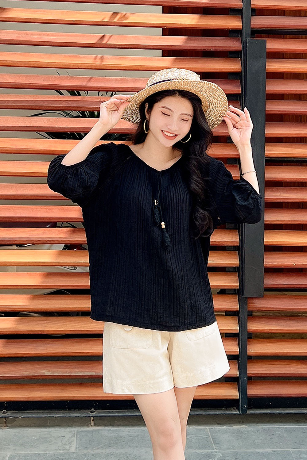 Áo kiểu nữ màu đen cổ phối nơ