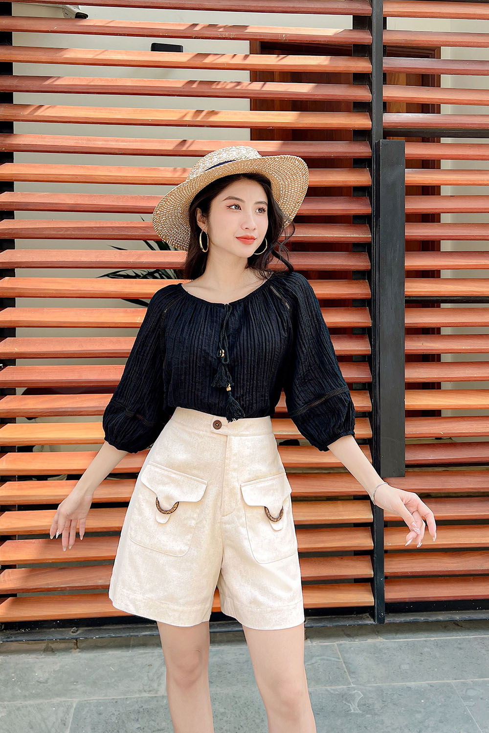 Áo kiểu nữ màu đen cổ phối nơ