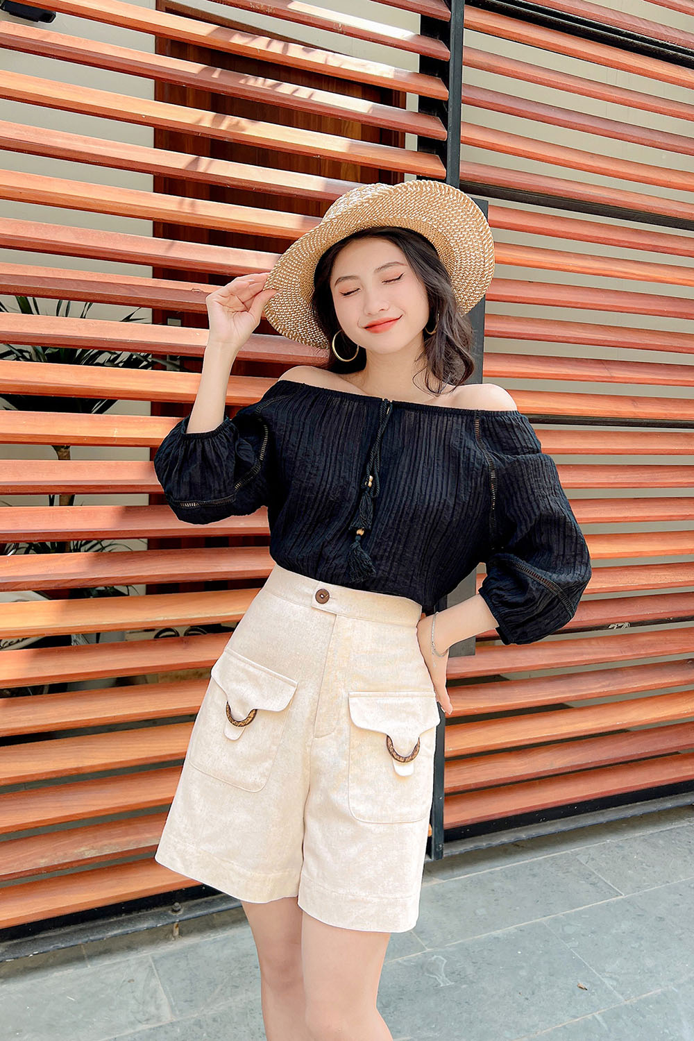 Áo kiểu nữ màu đen cổ phối nơ