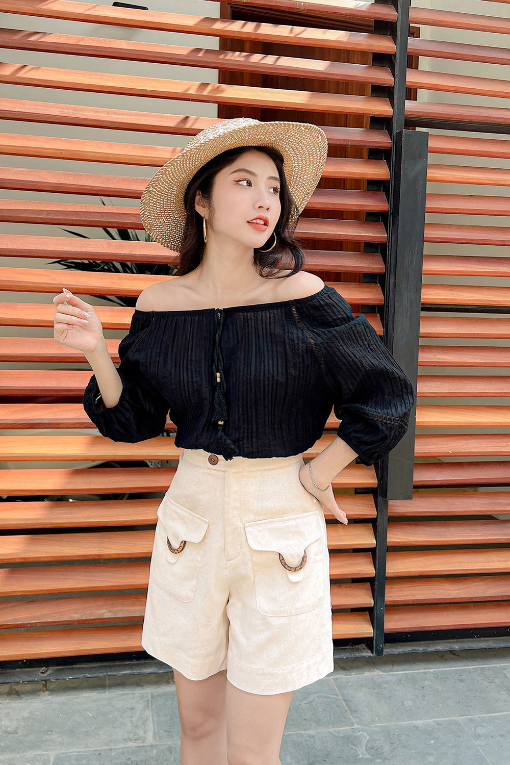 Áo kiểu nữ màu đen cổ phối nơ