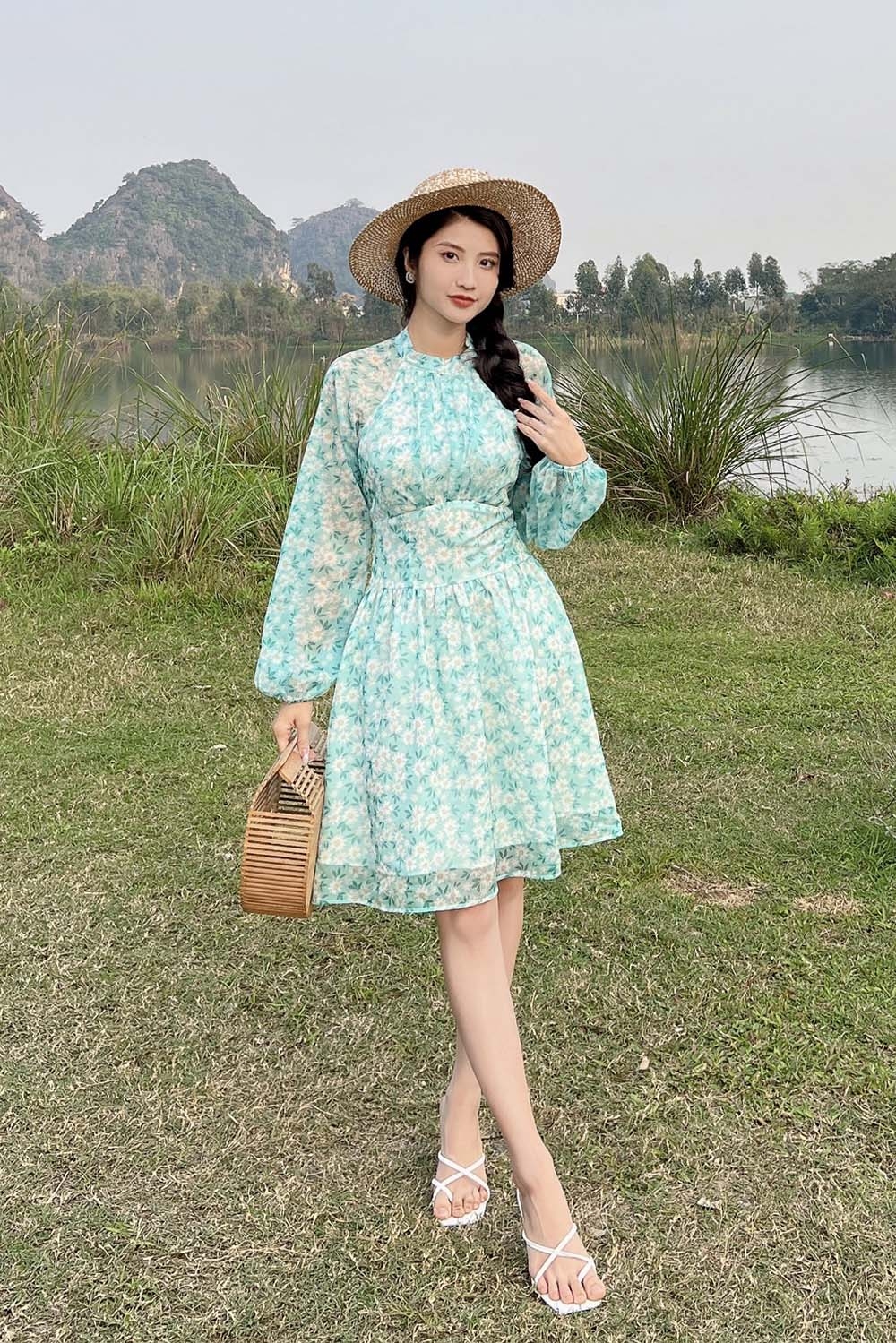 Đầm voan hoa nhấn eo dáng xòe