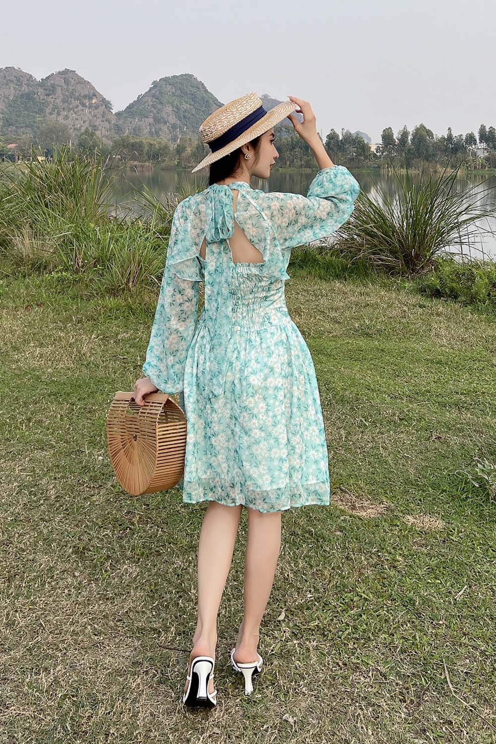 Đầm voan hoa nhấn eo dáng xòe