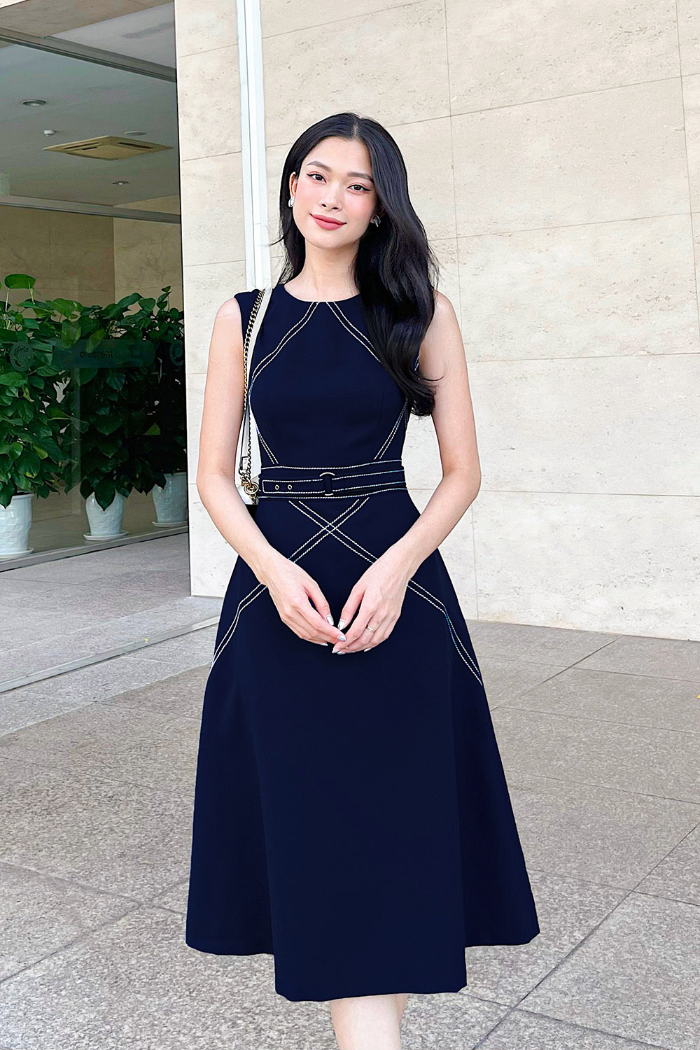 Đầm chữ A sát nách phối chỉ trắng