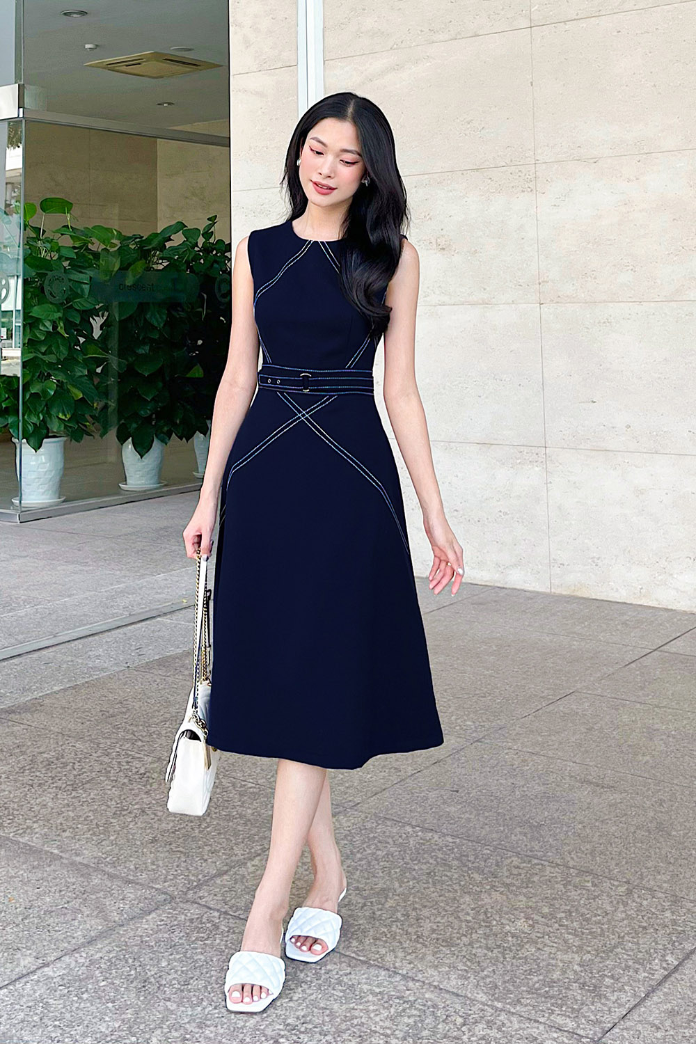 Đầm chữ A sát nách phối chỉ trắng