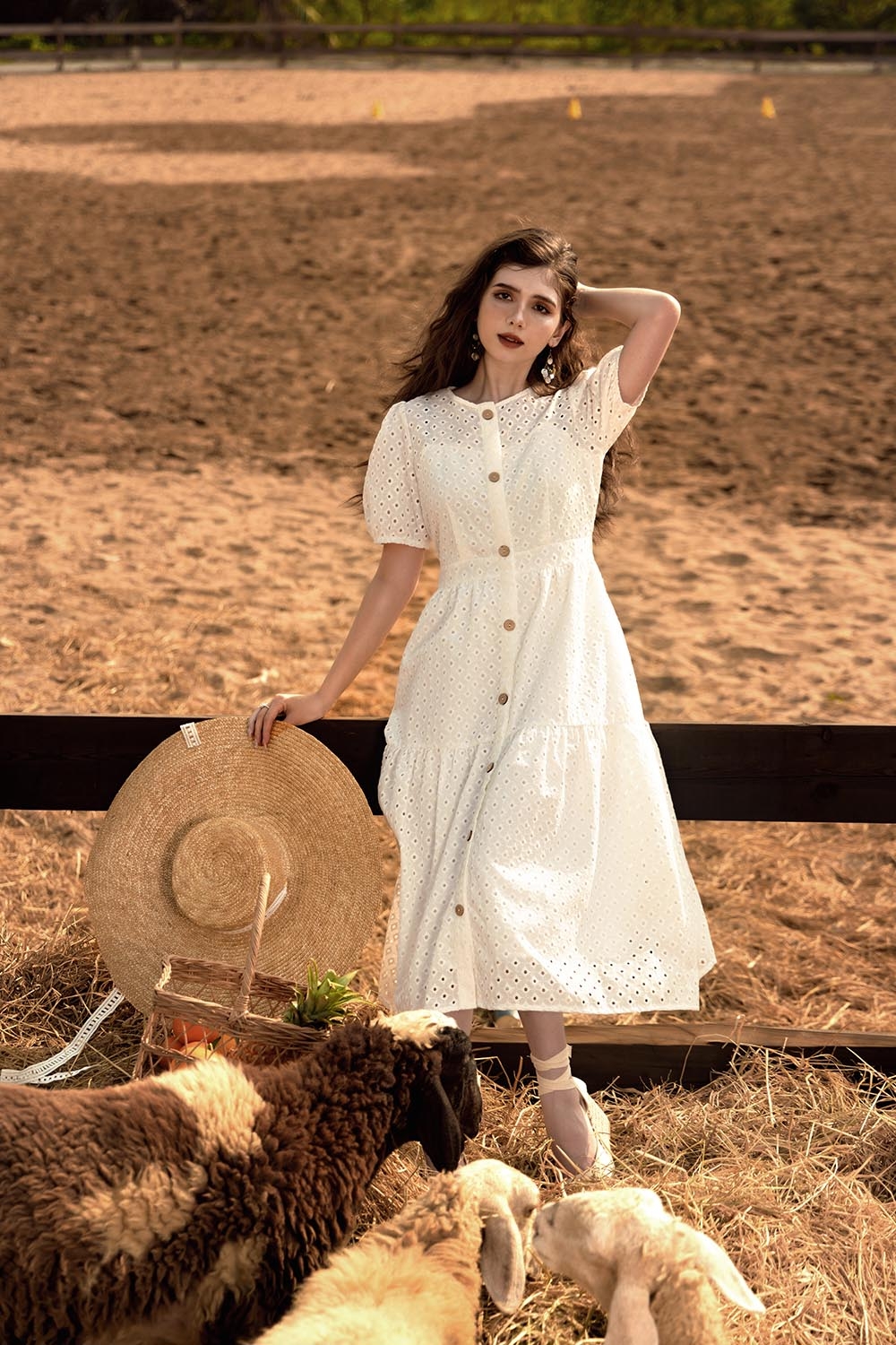 Đầm ren trắng dáng dài phối nút KK140-21