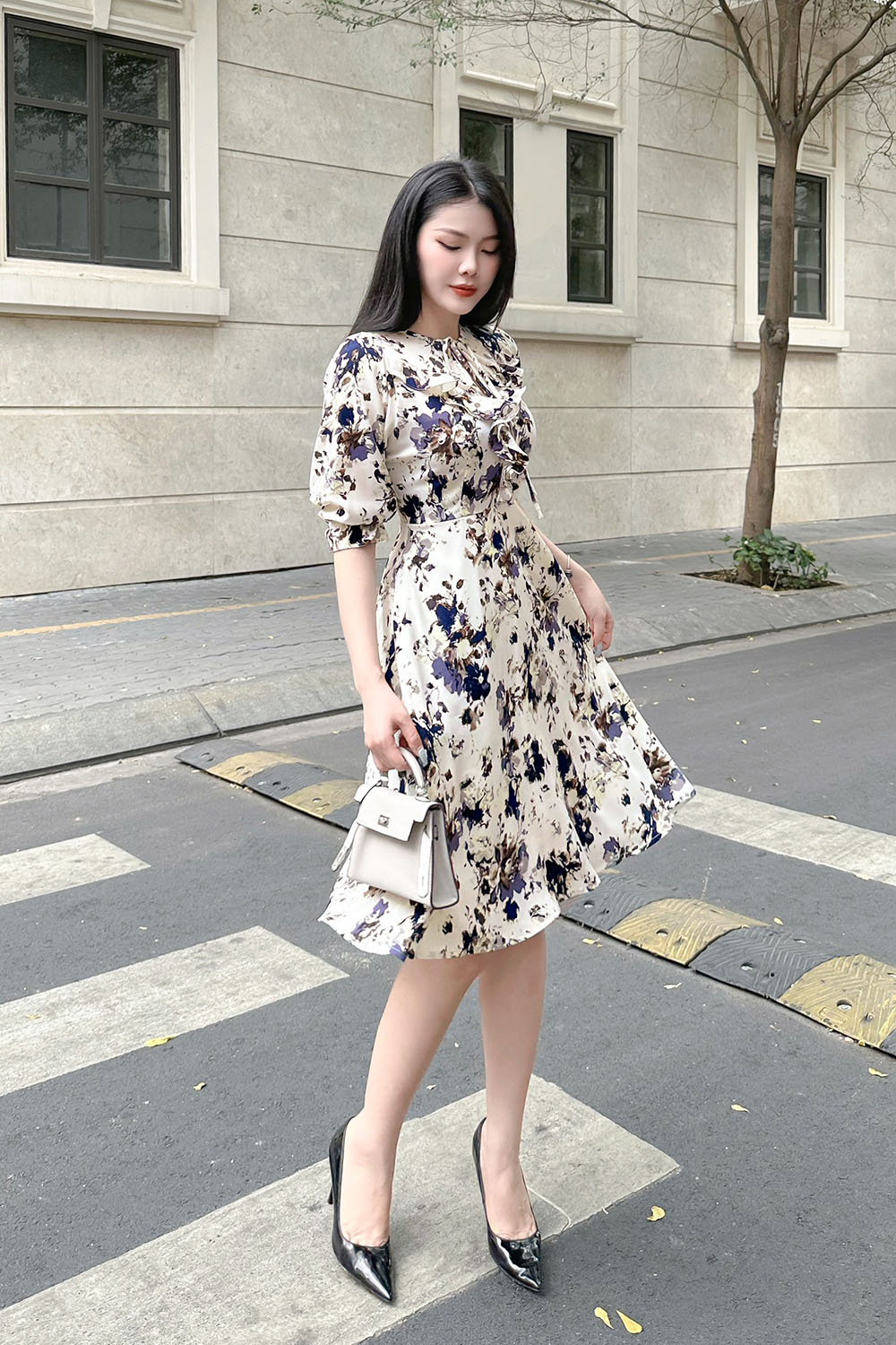 Đầm xòe hoa phối nơ viền bèo