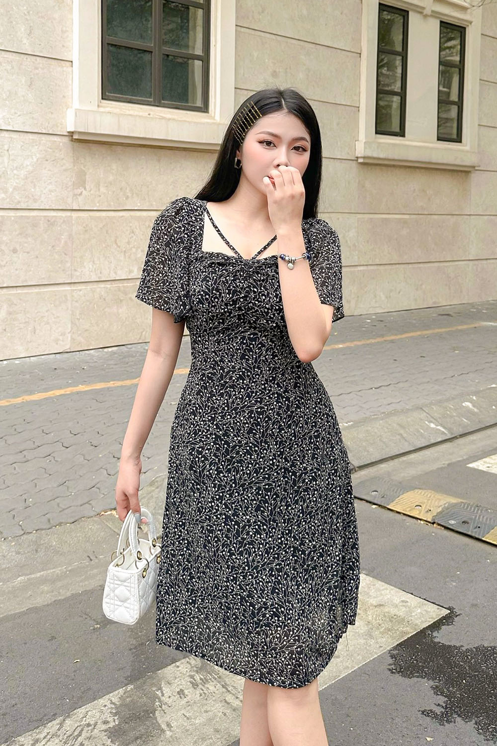 Đầm hoa nhí dáng xòe nhẹ cổ vuông