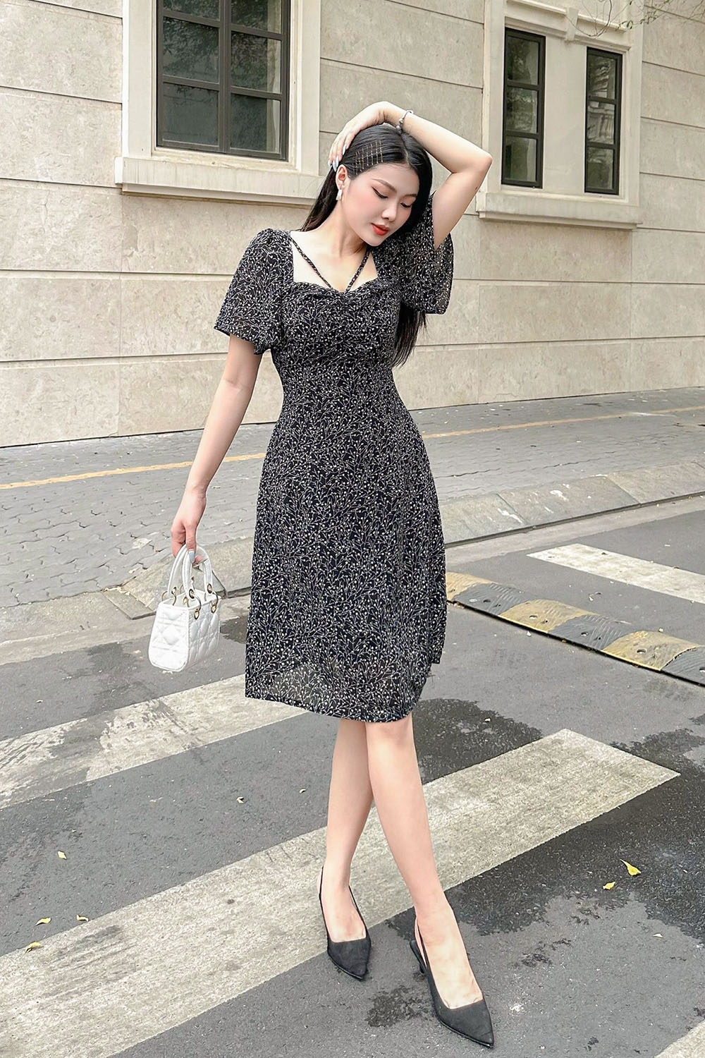 Đầm hoa nhí dáng xòe nhẹ cổ vuông