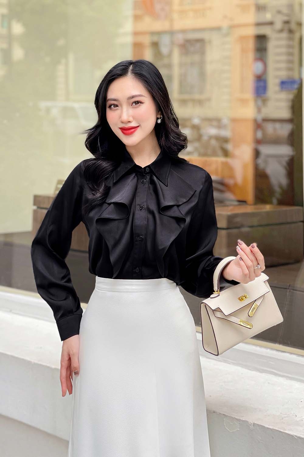 Áo sơ mi công sở màu đen phối bèo