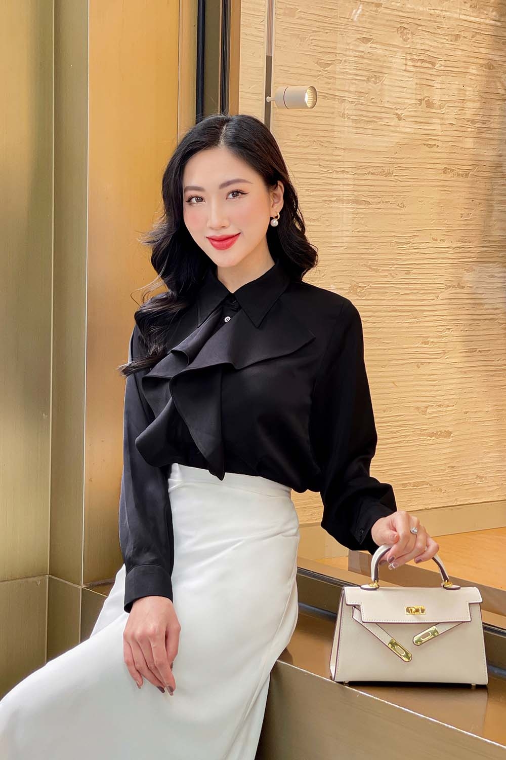 Áo sơ mi công sở màu đen phối bèo