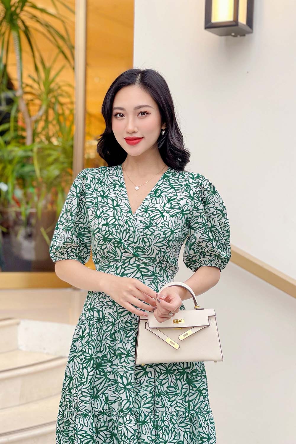 Đầm xòe hạ eo họa tiết hoa cổ V