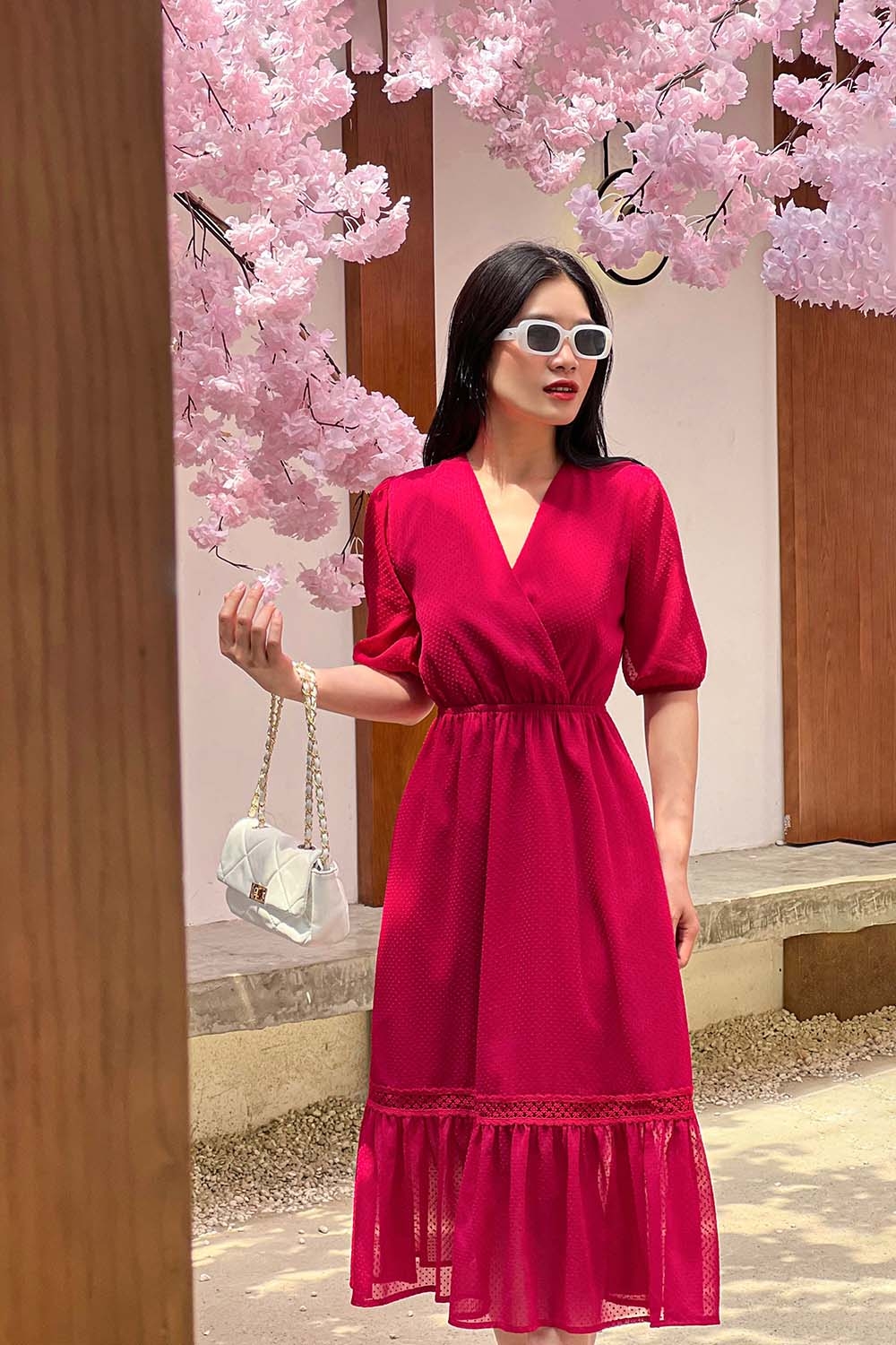 Đầm midi dáng dài qua gối cổ V đắp chéo