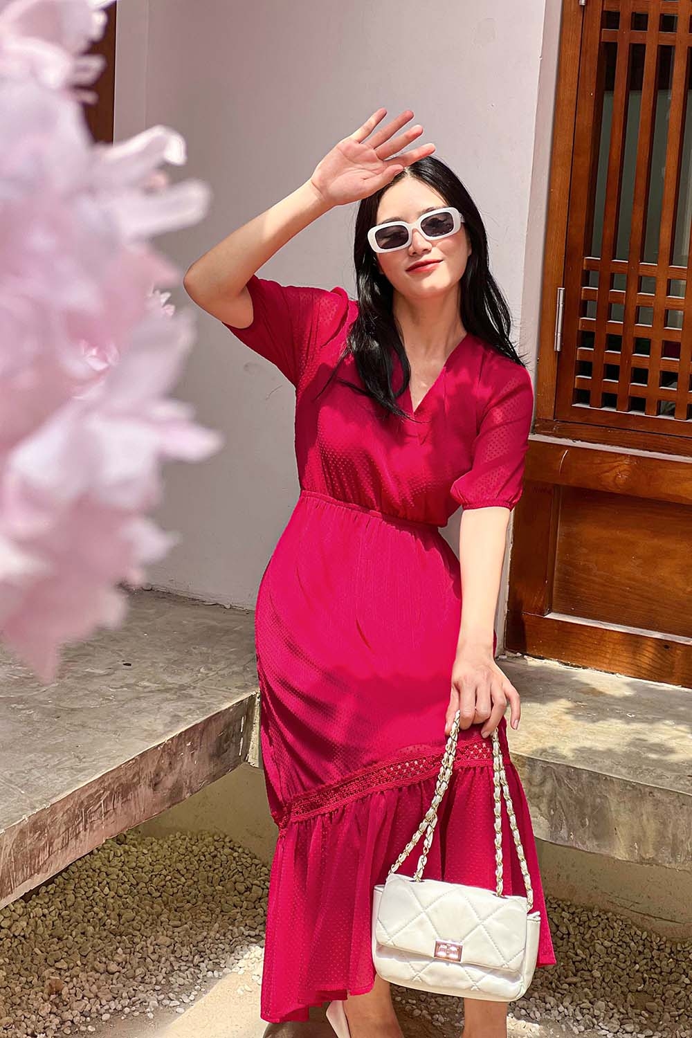 Đầm midi dáng dài qua gối cổ V đắp chéo