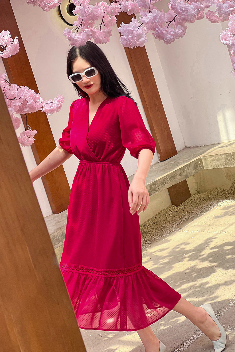 Đầm midi dáng dài qua gối cổ V đắp chéo